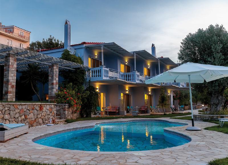 Sunny Place Resort Крадинион Екстериор снимка