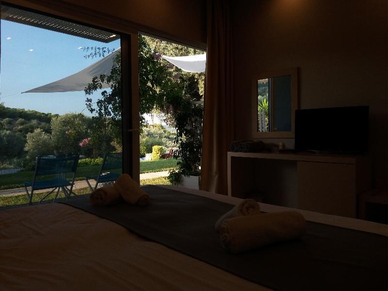 Sunny Place Resort Крадинион Екстериор снимка