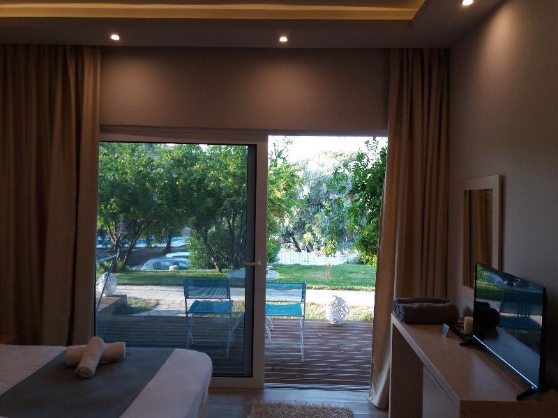 Sunny Place Resort Крадинион Екстериор снимка