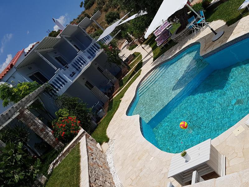 Sunny Place Resort Крадинион Екстериор снимка
