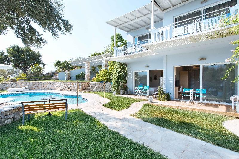 Sunny Place Resort Крадинион Екстериор снимка